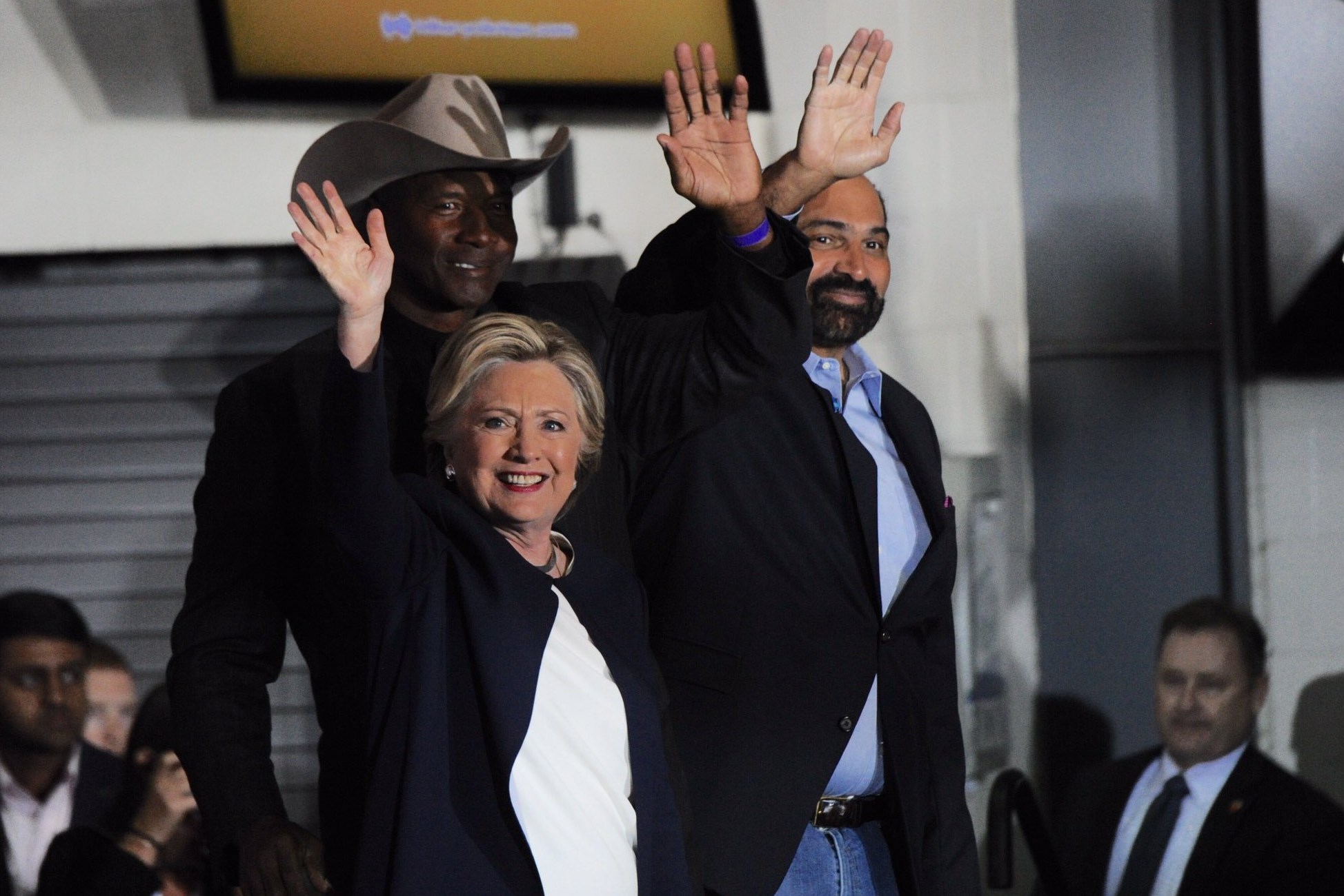 Clinton tells supporters: 'Happy to be in home of the Steelers'
