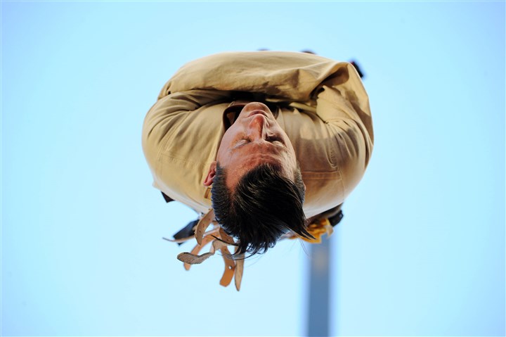 Magician  Lee Terbosic recreates Houdini's Downtown stunt 100 years later