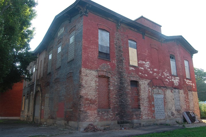 Walkabout: To preserve old school in Lawrenceville, developer proposes apartments