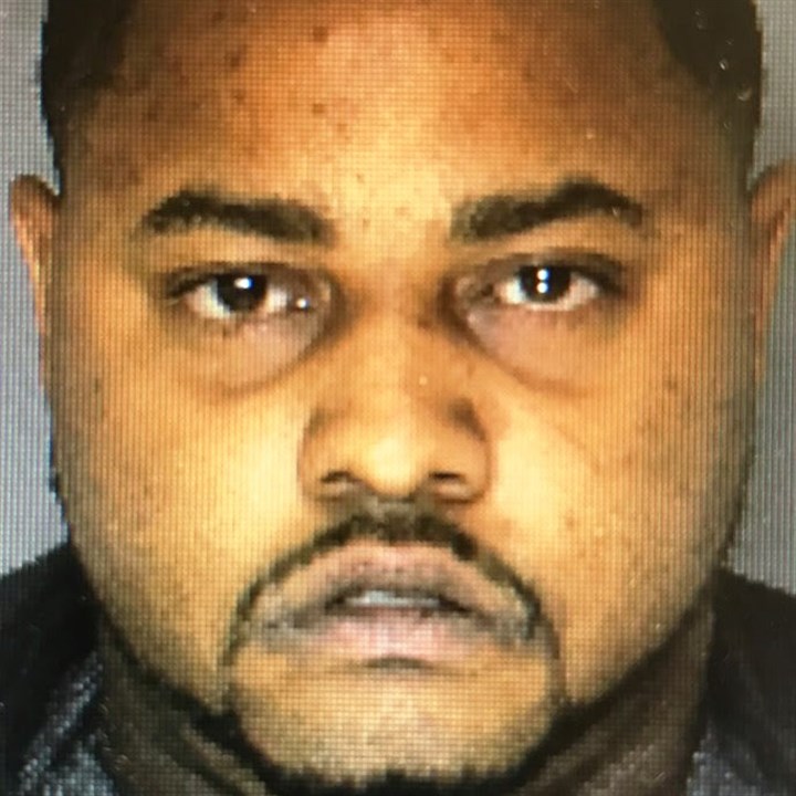 Knoxville man arrested, accused of shooting into woman's apartment