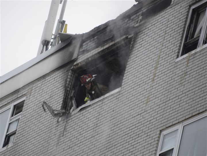 One dead, 7 injured in Munhall apartment building fire