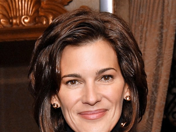 Judge puts ex-TV anchor Wendy Bell's race discrimination case on hold