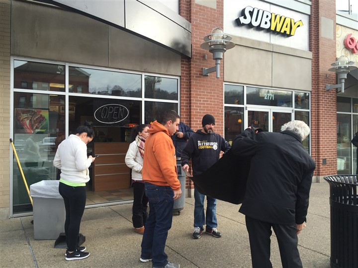 Suspect shot during attempted robbery at Subway shop in South Side