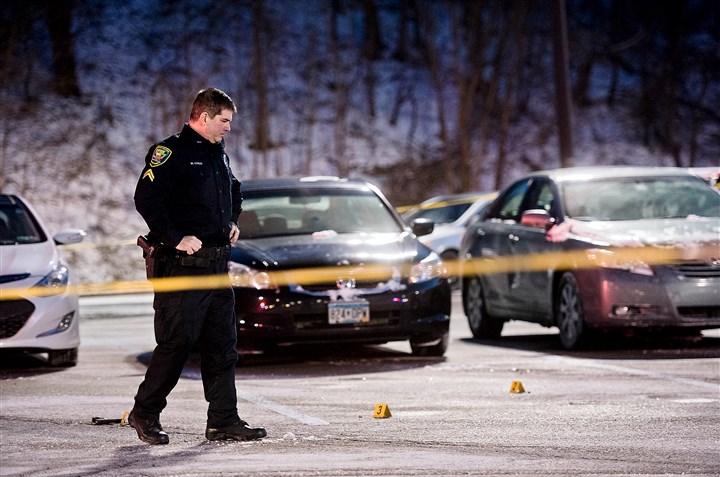 Man shot in Monroeville Mall parking lot