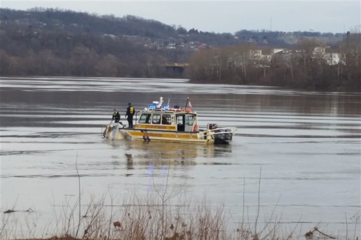 River Rescue responds to overturned boat near Homestead Grays bridge