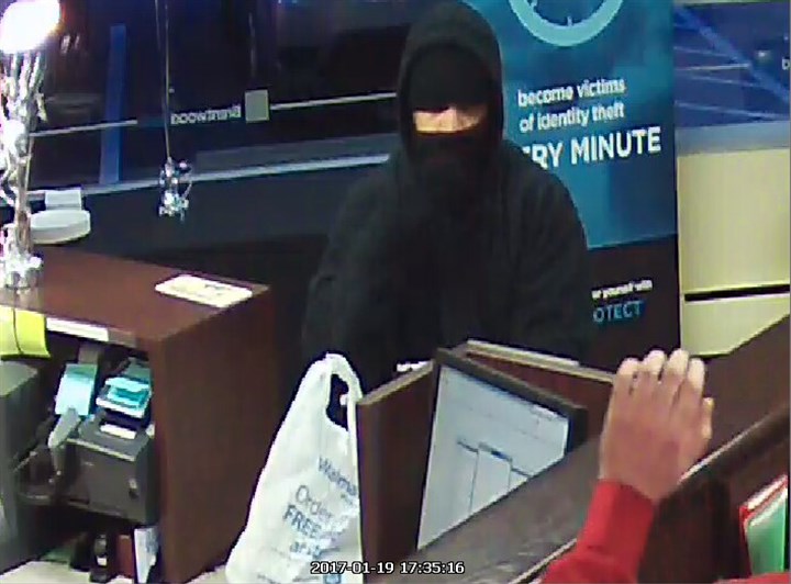 Police seek suspect in armed bank robbery in Brentwood