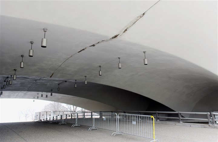 Leak above Point State Park’s reflecting pool has returned