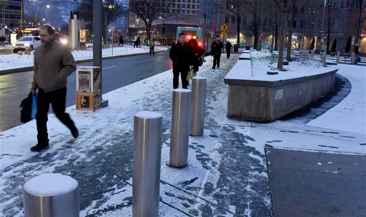 Snow showers prompt school delays in Pittsburgh region