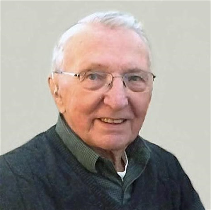 Obituary: Robert Mousseau / Teacher whose dedication kept him in the classroom for decades