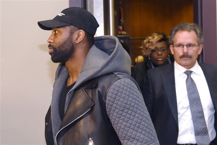 Jets' Revis gets OK from judge to travel outside country for foundation fundraiser