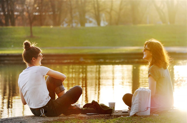 Snow showers headed into Pittsburgh