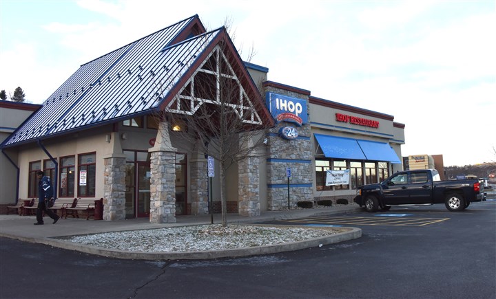 Police investigate armed robbery at IHOP in Robinson