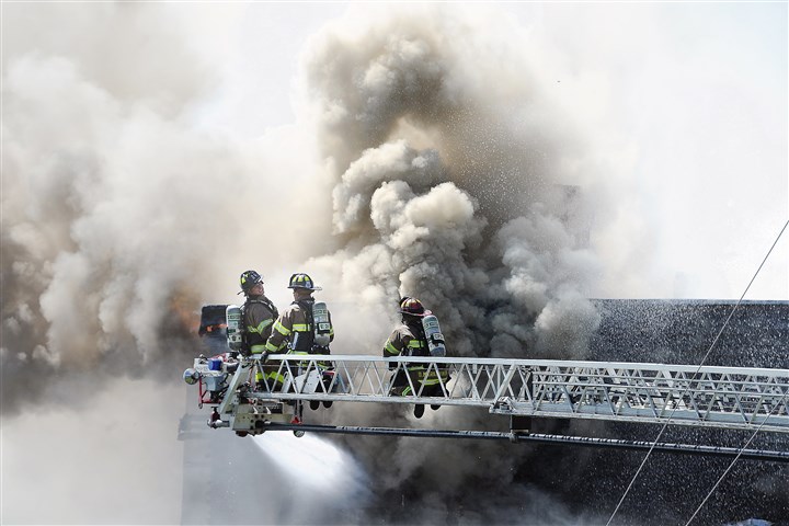 Fire crews battle Mount Washington blaze