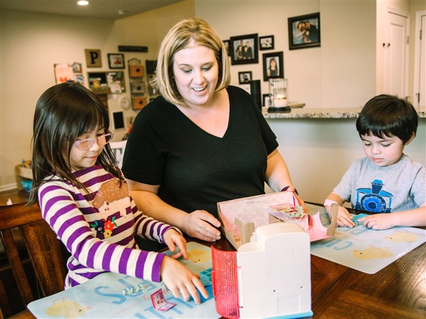 Spreading kindness in memory of her mother helps young mom endure weeks she dreaded