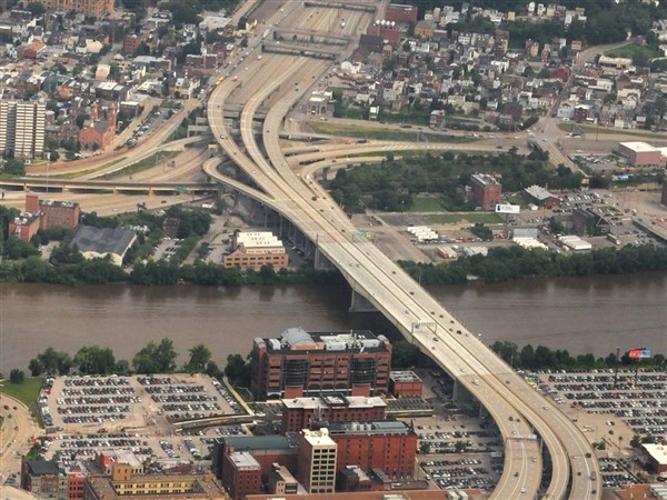 TRAFFIC: Lane closures scheduled this week along Veterans Bridge/I-579