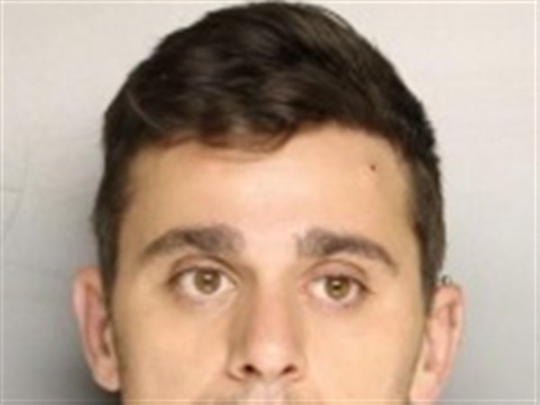 Shaler police seek man in non-fatal stabbing