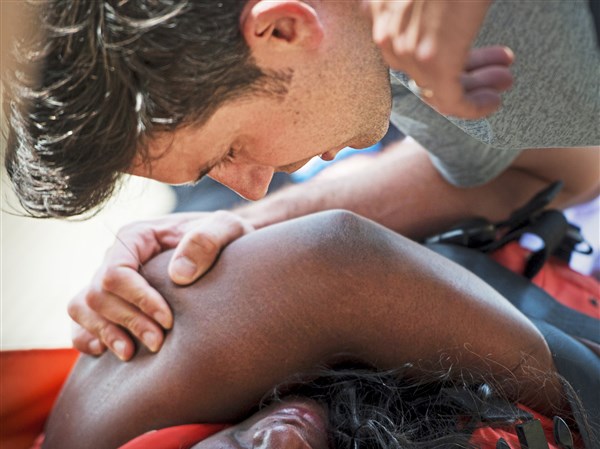 Expert: MLB umpire did all the right things in helping suicidal woman