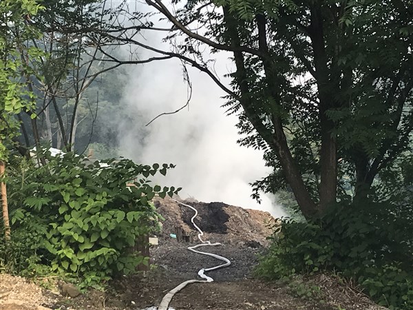 Smoldering mulch pit sends smoke plume over Clairton