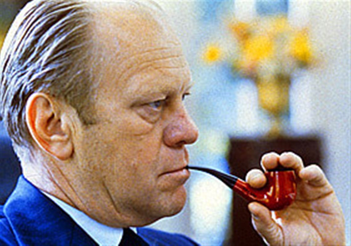 did gerald ford smoke cigarettes Photo: Former Pres. lights up his pipe during a UPI interview 9 Gerald ford smoking pipe