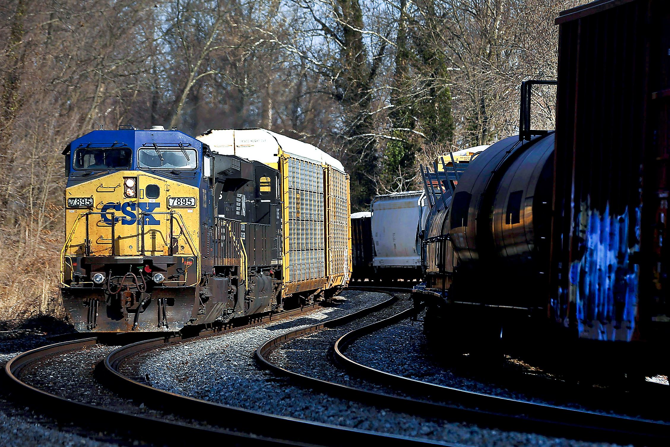 rail companies play down role of crude oil shipments