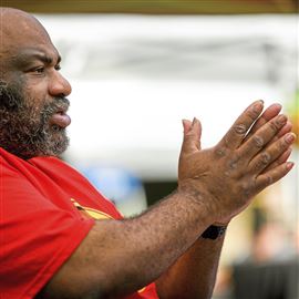 Jamal Etienne-Harrigan talks with a customer at the Bellevue Farmers Market in Bellevue on a recent Wednesday. The Fairywood resident has been making his Uncle Jammy’s sauces and rubs for more than a decade.